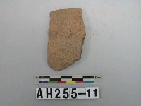 藏品(紅色粗砂陶口緣殘件)的圖片